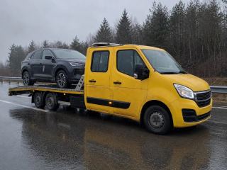 Holowanie SUV-a w deszczu – Piła