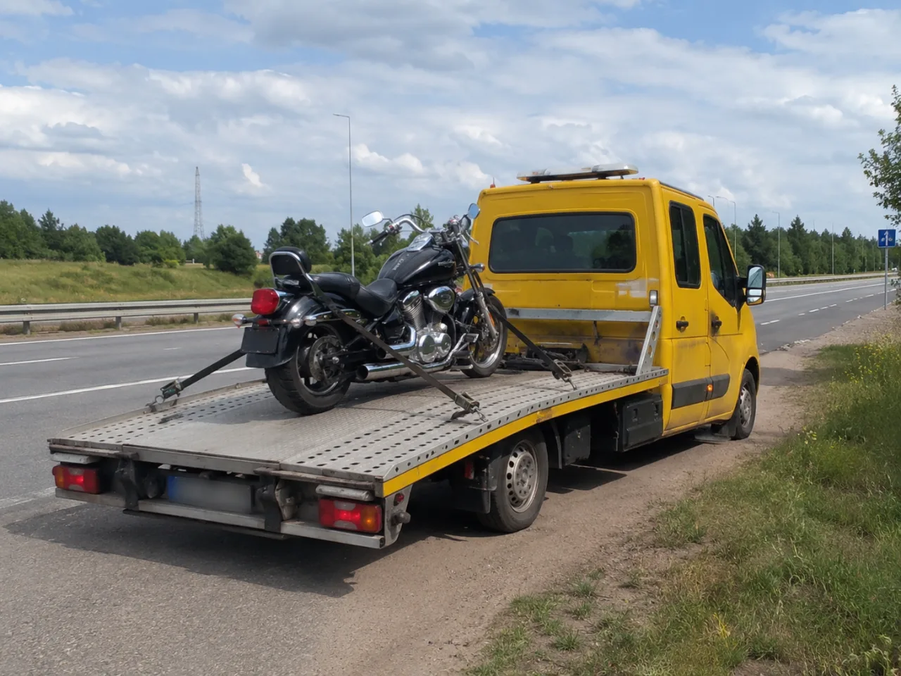 Motocykl przygotowany do transportu przy drodze – MANU-HOL Piła